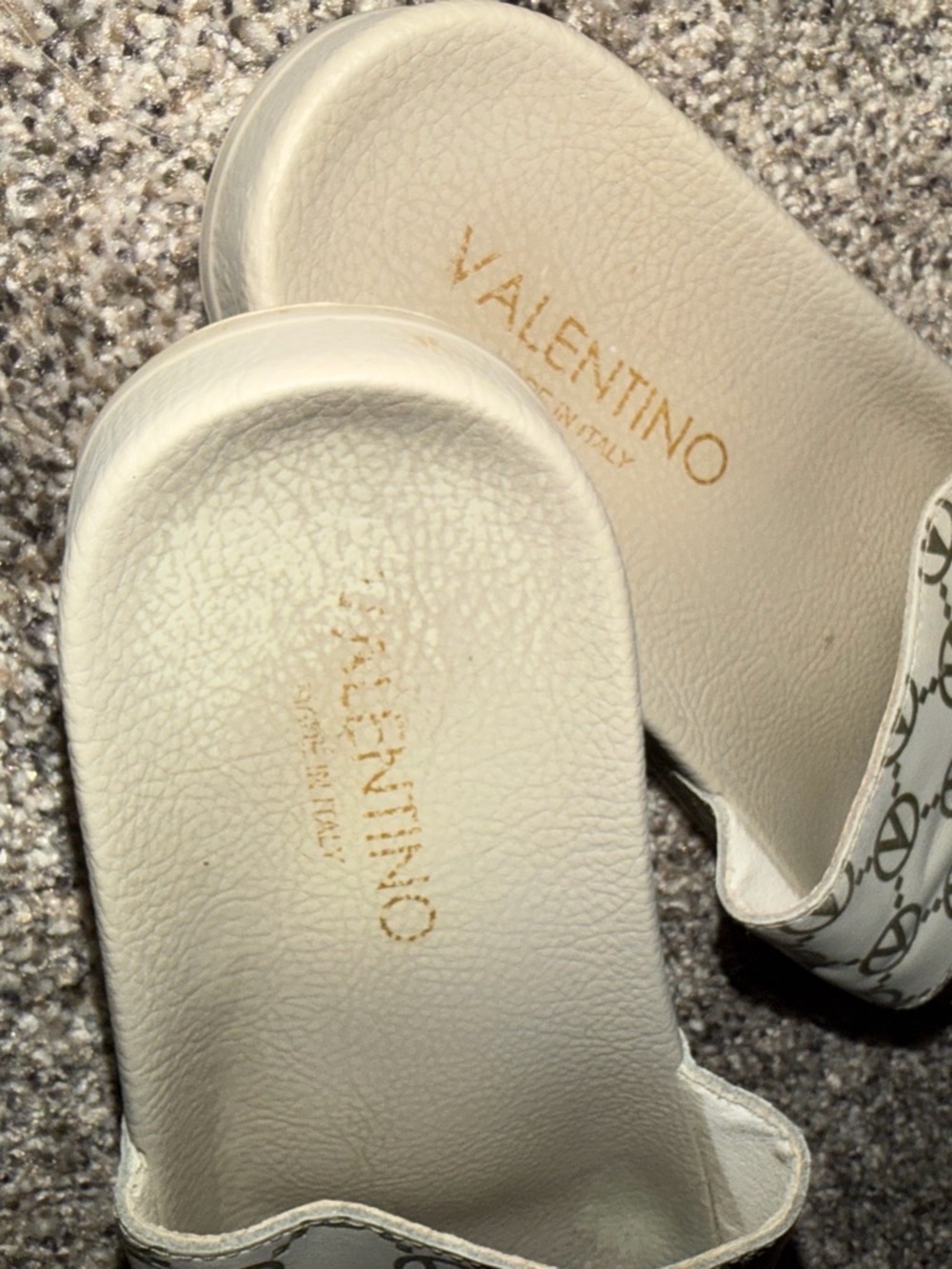 🔥 Valentino Authentic White Logo Pattern Slide Sandals - Picture 5 of 5